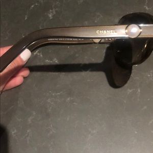 Authentic Chanel SUNGLASSES - Collection Perle